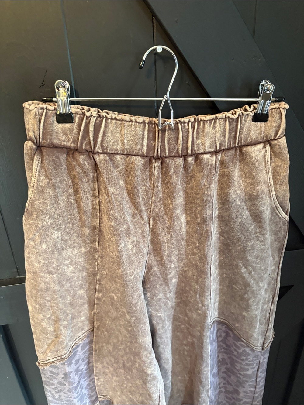 Relaxed Wide-Leg Pull-On Pants in Taupe with Patterned Panels - Picture 4 of 8